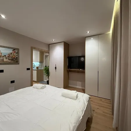 Ro 01 Apartman *